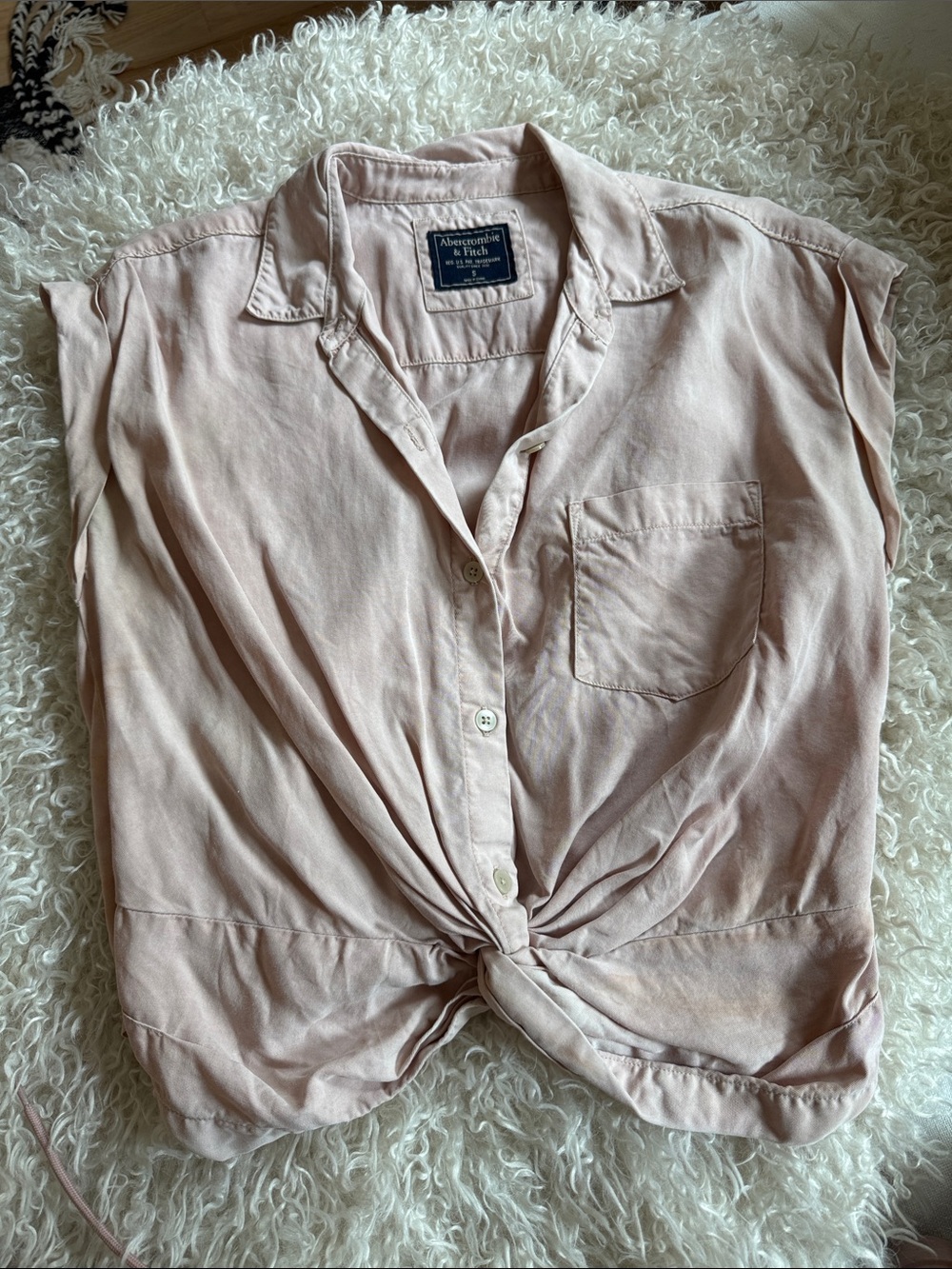 Abercrombie & Fitch sz small Light muted Pink Twist-Front Button up cropped top